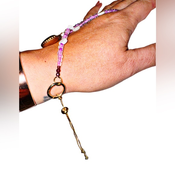 Sea Shell Locket Beaded Hand chain - Picture 4 of 14